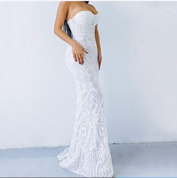 Sparkling white strapless dress with train - Picture 14 of 16